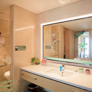 Theme One-Bedroom King Suite